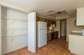 1021 Breeze Dr in Largo, FL - Building Photo - Building Photo