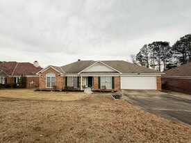 7982 Westlake Dr in Columbus, GA - Building Photo