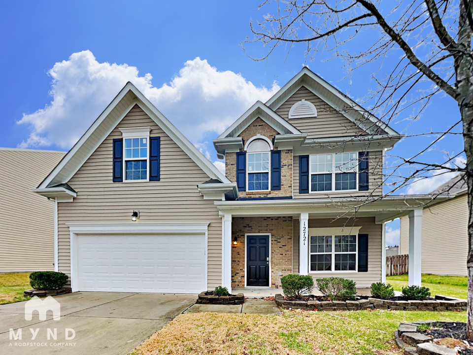 12721 Oakton Hunt Dr in Charlotte, NC - Building Photo