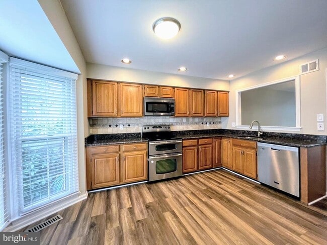 11812 Great Owl Cir in Reston, VA - Building Photo - Building Photo