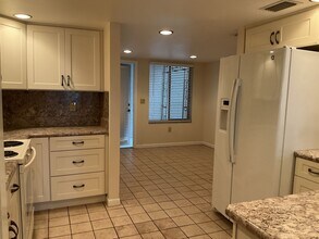 1 Lake Hollingsworth Dr in Lakeland, FL - Building Photo - Building Photo