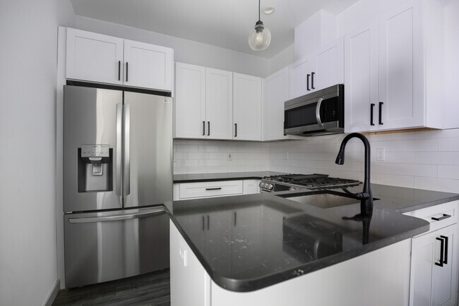 2301 Frankford Ave in Philadelphia, PA - Foto de edificio - Building Photo