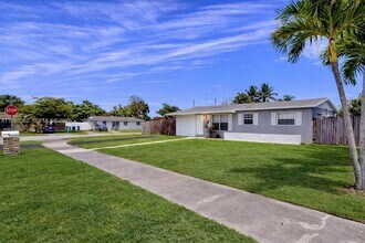 15305 SW 104th Ave in Miami, FL - Building Photo - Building Photo