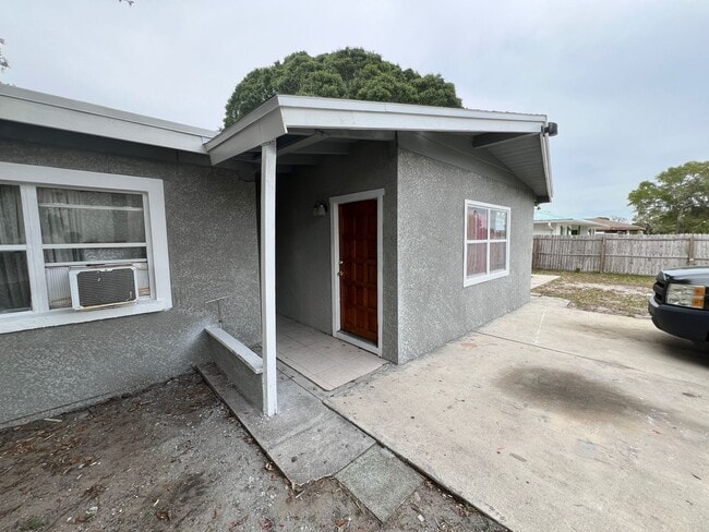2035 Jo An Dr, Unit 2035 in Sarasota, FL - Building Photo - Building Photo