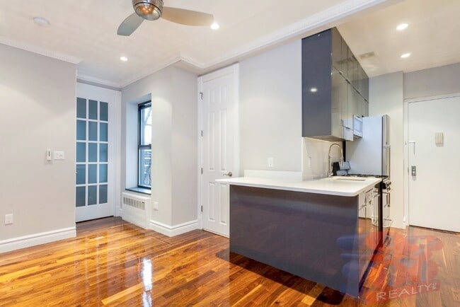 1590 Lexington Ave
