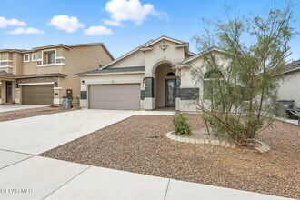 12360 Desert Path Ct in El Paso, TX - Building Photo - Building Photo