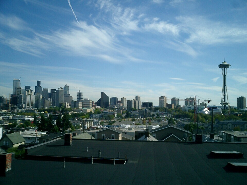 1018 Taylor Ave N, Unit B in Seattle, WA - Building Photo