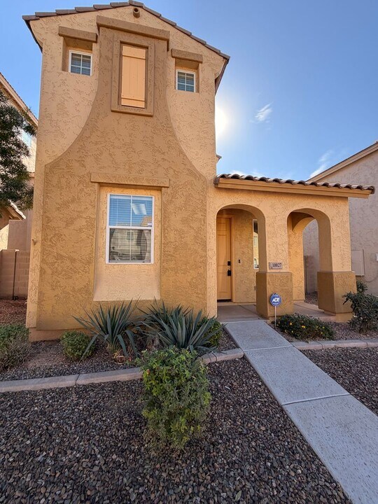 10027 W Payson Rd in Tolleson, AZ - Building Photo