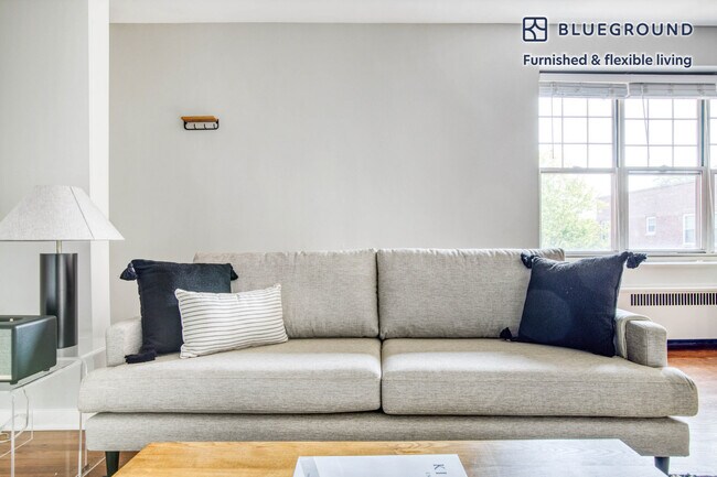 2752 Hampton Pkwy, Unit FL3-ID453 in Evanston, IL - Building Photo - Building Photo