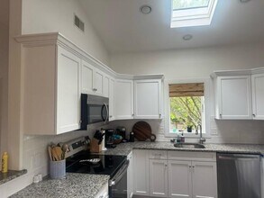 158 Narragansett Ave in Newport, RI - Building Photo - Building Photo