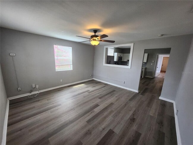 2406 E Clark St in Tampa, FL - Foto de edificio - Building Photo