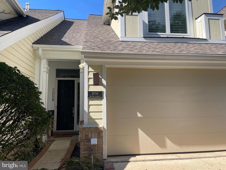 2058 Beacon Heights Dr in Reston, VA - Building Photo