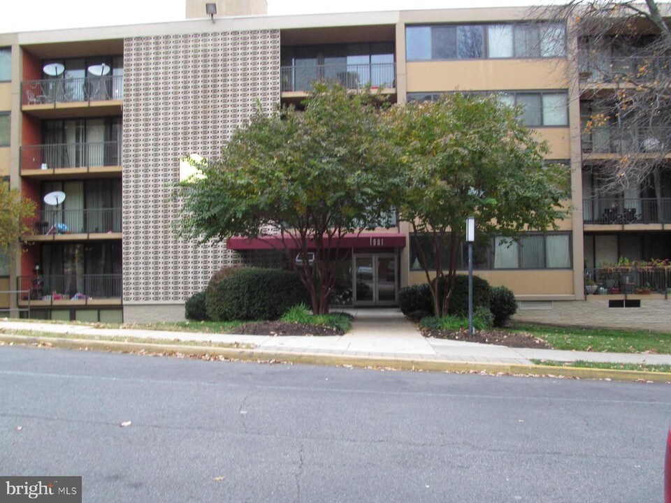 4 S Van Dorn St-Unit -201 in Alexandria, VA - Building Photo