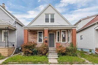 2405 Burger St in Hamtramck, MI - Building Photo - Building Photo