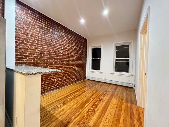 934 W Side Ave in Jersey City, NJ - Building Photo - Building Photo