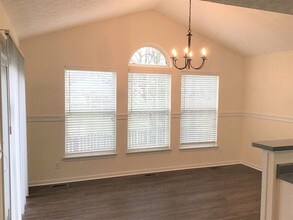 5954 Courtney Pl in Milford, OH - Foto de edificio - Building Photo