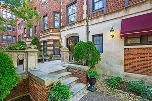 372 Hazel Ave, Unit C5 in Glencoe, IL - Building Photo