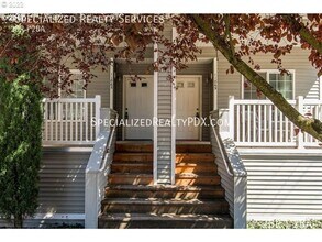 11865 SE Pine St in Portland, OR - Building Photo - Building Photo
