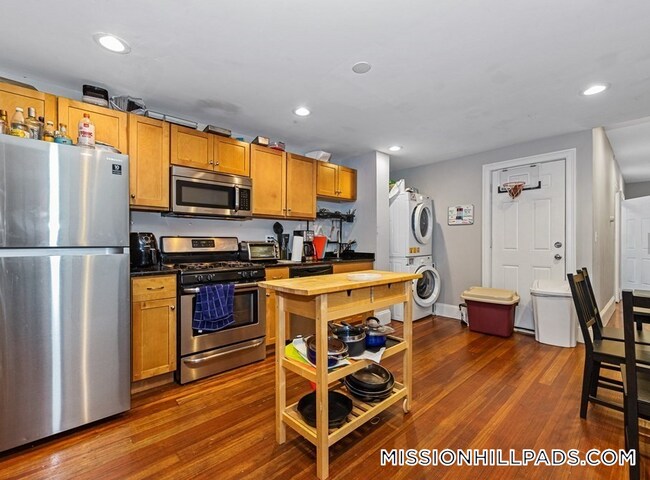 44 Hillside St in Boston, MA - Building Photo - Building Photo