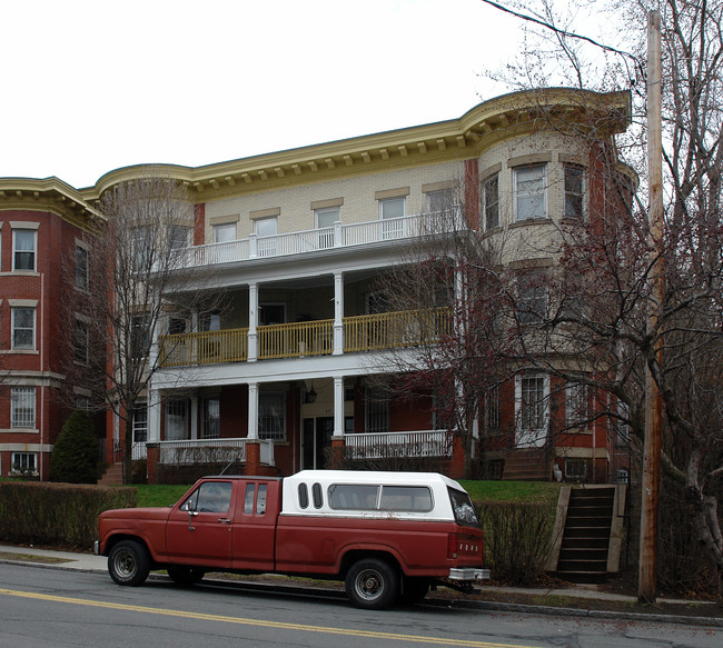 275-279 Suffolk St in Holyoke, MA - Foto de edificio - Building Photo