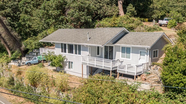 24103 Vashon Hwy SW in Vashon, WA - Building Photo - Building Photo