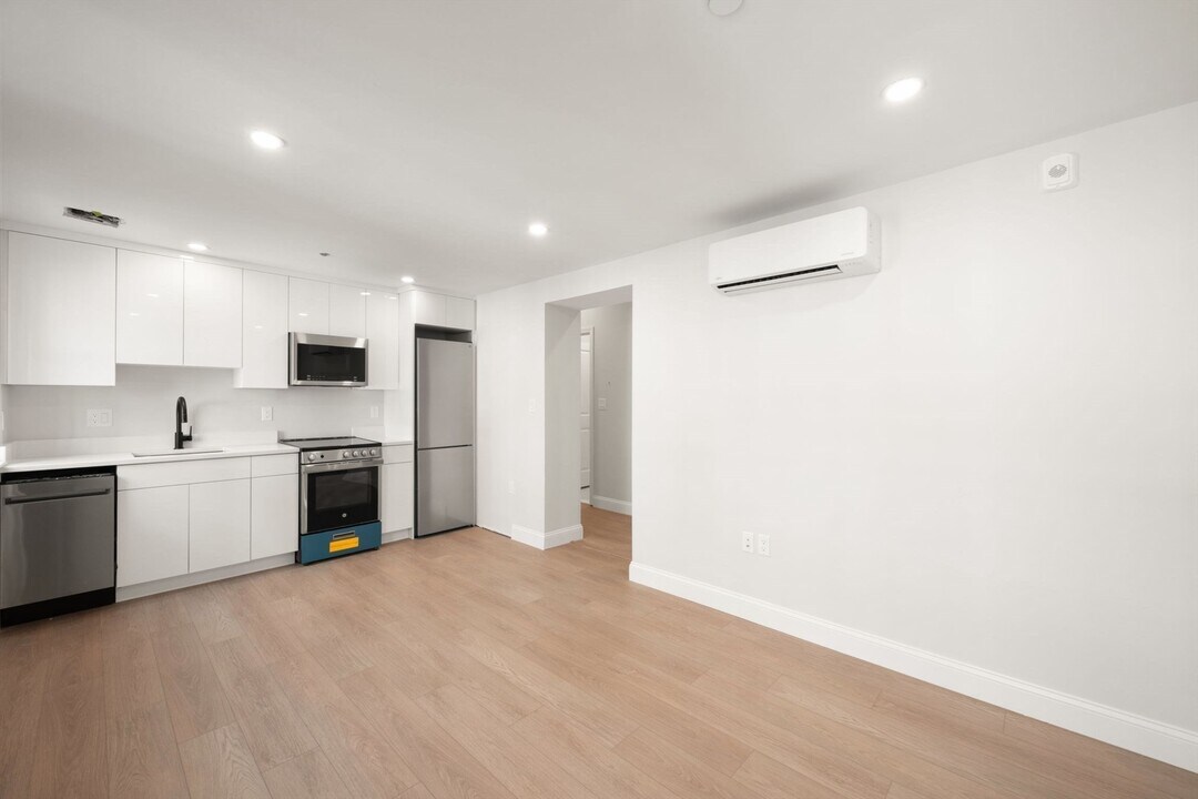 176 Salem St in Boston, MA - Building Photo