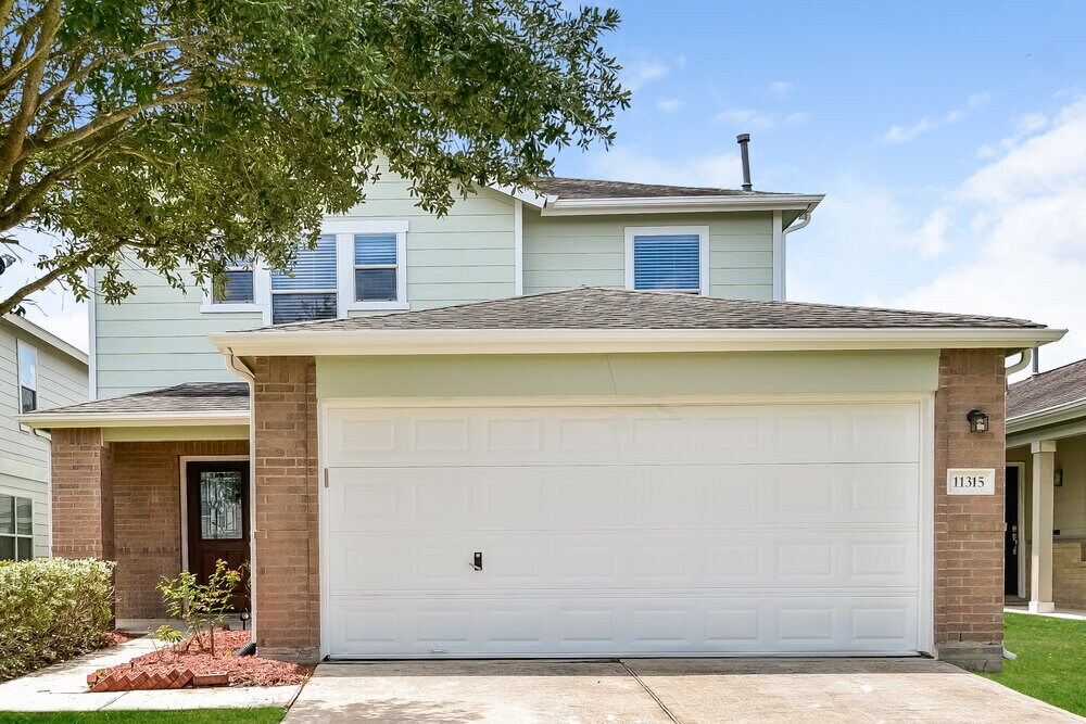 11315 Sugar Bowl Dr in Tomball, TX - Building Photo