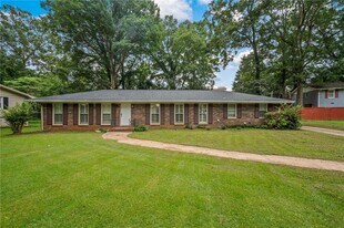 4839 Lehigh Dr in Douglasville, GA - Building Photo