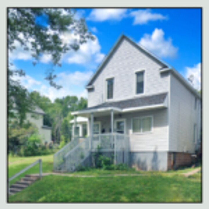 2955 Exeter St in Duluth, MN - Building Photo