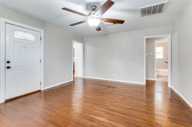 118 Nichols St in Irving, TX - Building Photo - Building Photo