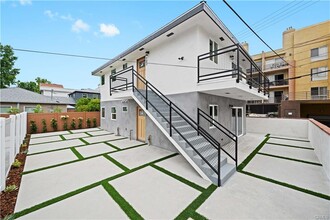 3805 W Heffron Dr in Burbank, CA - Building Photo - Building Photo