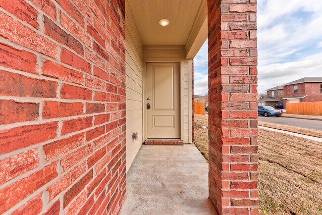 2011 Delphine Dr in Norman, OK - Building Photo - Building Photo