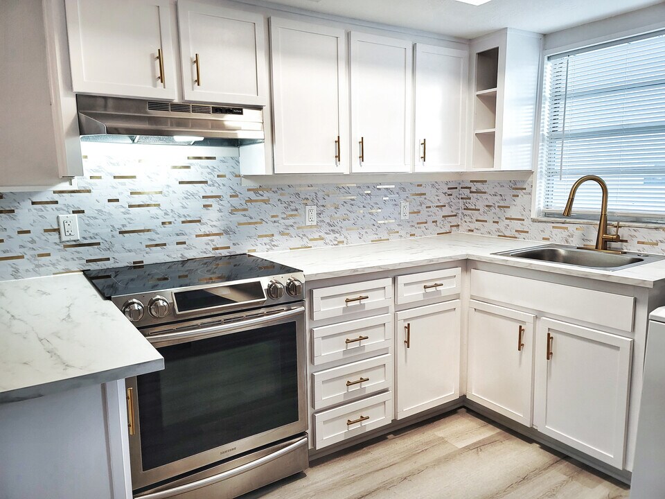 446 77th Ave N in St. Petersburg, FL - Building Photo