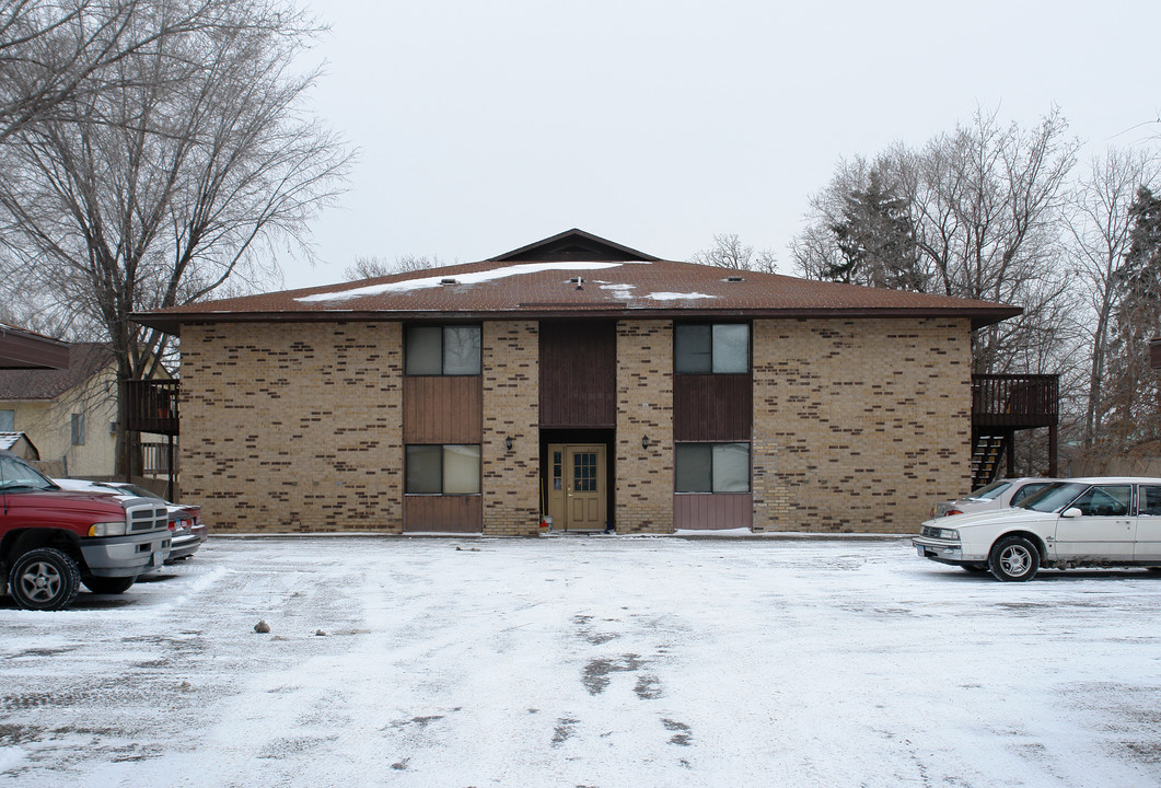 2320 N Ferry St in Anoka, MN - Building Photo