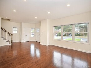 30 Dunes Ln in Port Washington, NY - Building Photo - Building Photo