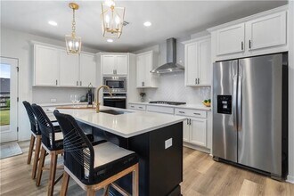 166 Crest Brooke Dr in Holly Springs, GA - Building Photo - Building Photo