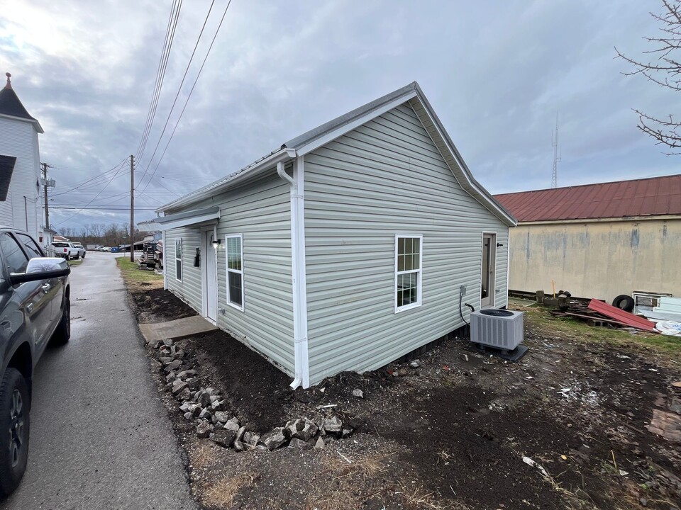 105 Church St in Lawrenceburg, KY - Building Photo