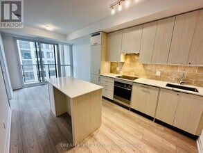 36 Elm Dr W in Mississauga, ON - Building Photo - Building Photo