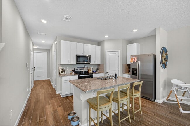 392 SE Sea Hunt Way in Stuart, FL - Building Photo - Building Photo
