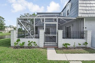12057 Basin St N in Wellington, FL - Building Photo