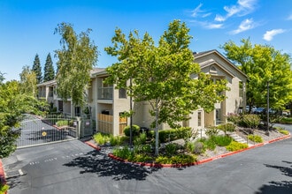 Winding Commons Seniors Residence in Carmichael, CA - Foto de edificio - Primary Photo