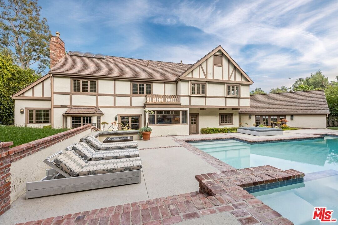 16754 Ashley Oaks in Los Angeles, CA - Building Photo