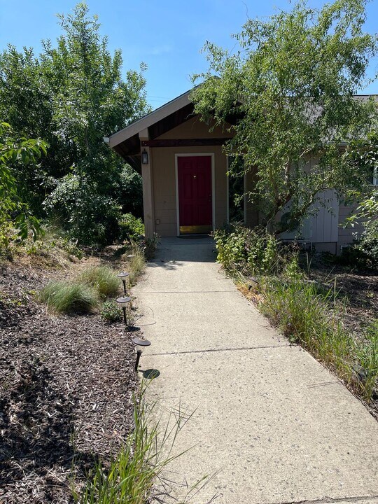 333 NW True St in Pullman, WA - Building Photo