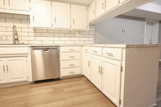 5828 Erskine St in Omaha, NE - Building Photo - Building Photo