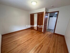 253 Elm St, Unit 3 in Cambridge, MA - Building Photo - Building Photo