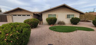 8220 E Northland Dr in Scottsdale, AZ - Building Photo