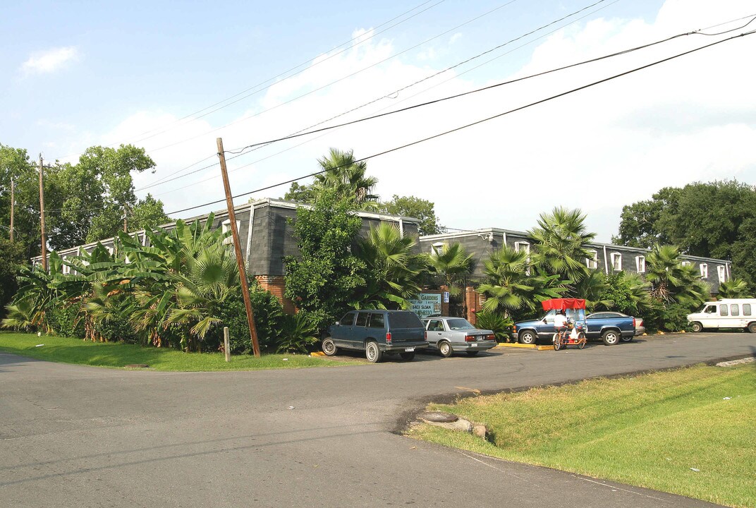 Sloan Gardens Apartments in Houston, TX - Building Photo