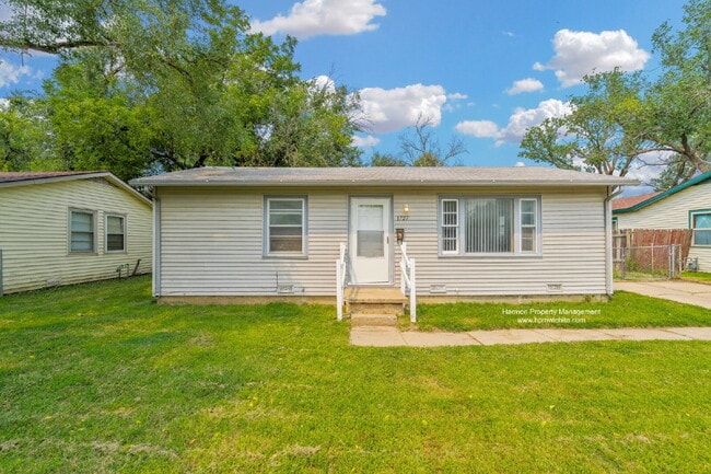 property at 1727 S Saint Paul Ave