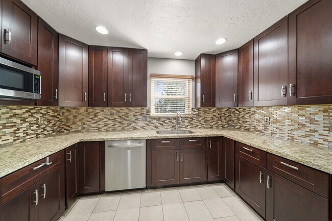 property at 3002 Hampton Dr