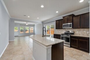 5704 Arbor Hill Ln in Austin, TX - Building Photo